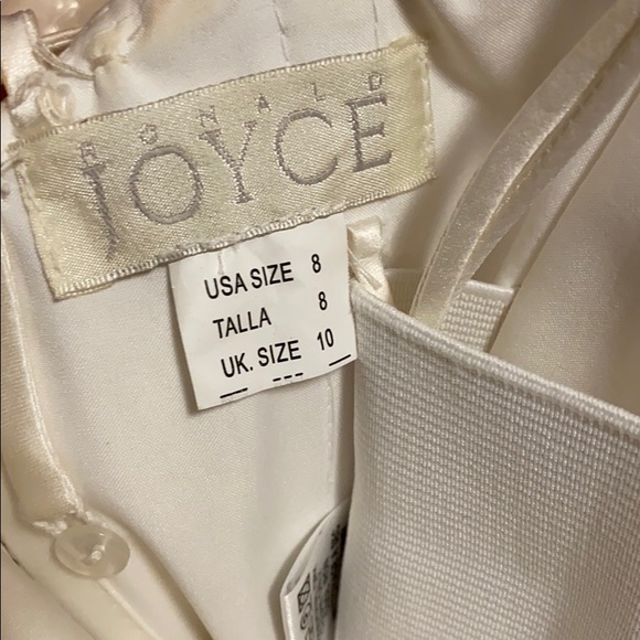 Wedding dress - Picture 1 of 8